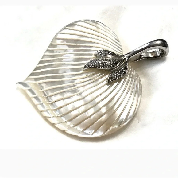 Sterling Silver 925 Mother of Pearl Diamond Heart
Suarti Pendant - Picture 6 of 12